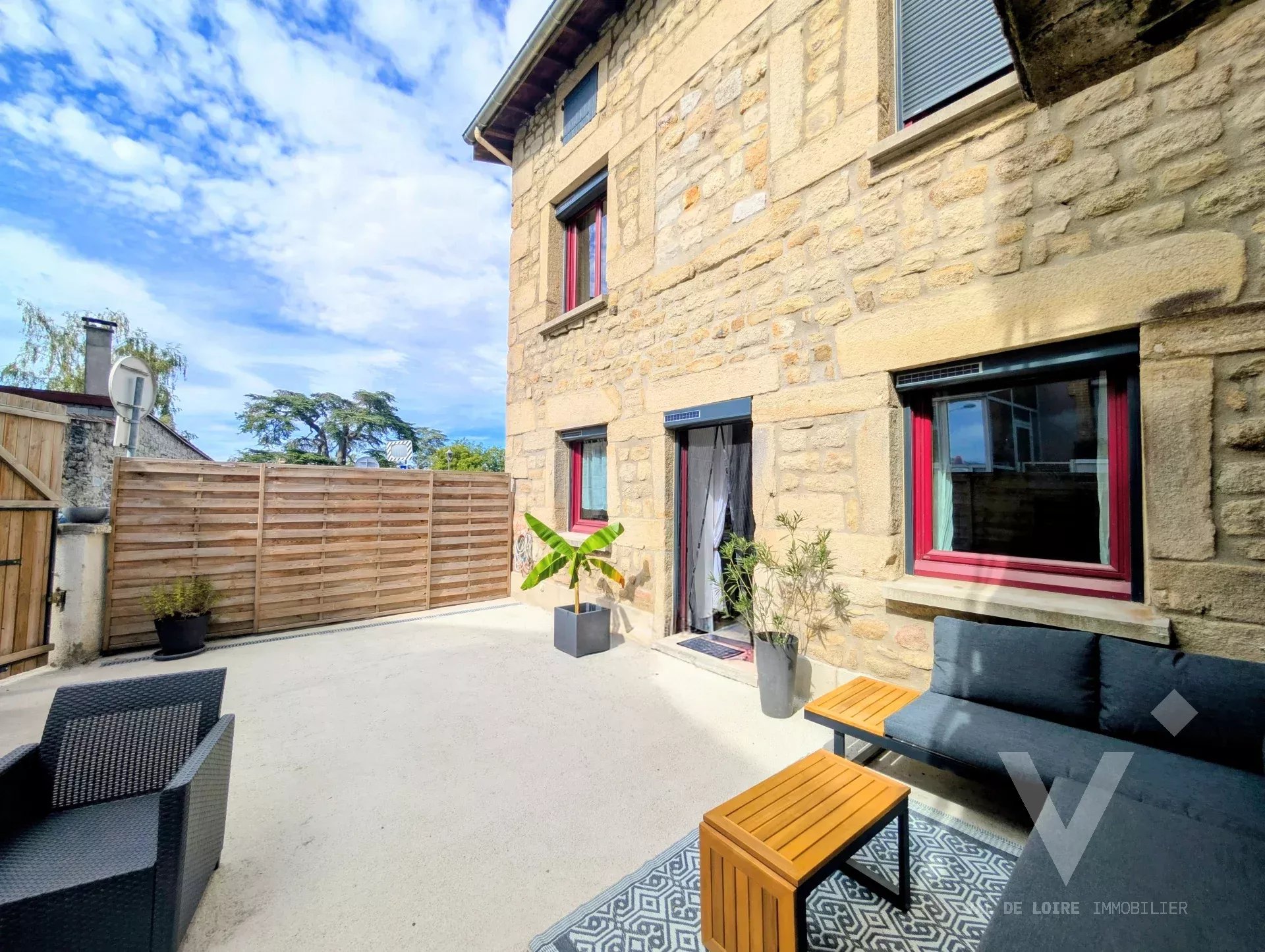 Maison en pierre 110 m² avec terrasse 35 m² et garage – Villars