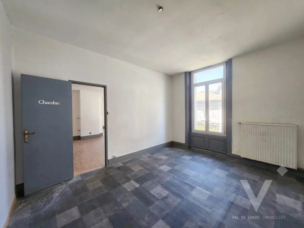 Appartement 4 pièces 104 m² · à Firminy · 104 m² · 56 000 €