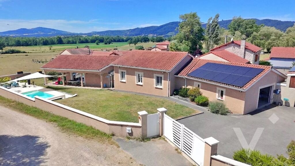 Maison 6 pièces 140 m² · à Bas-en-Basset · 140 m² · 399 000 €