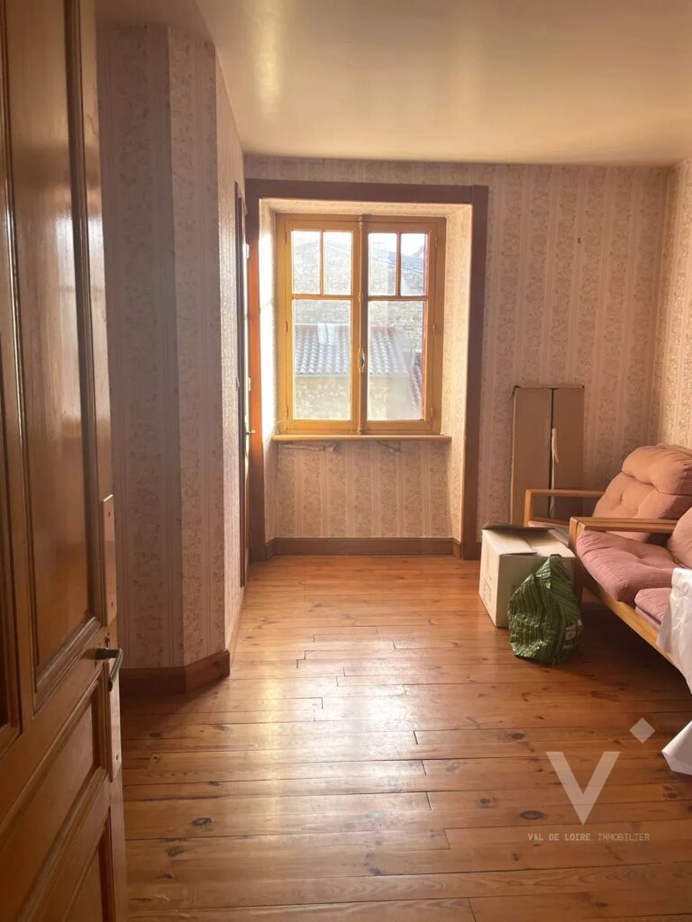 Maison 7 pièces 260 m² · à Bourg · 260 m² · 86 900 €