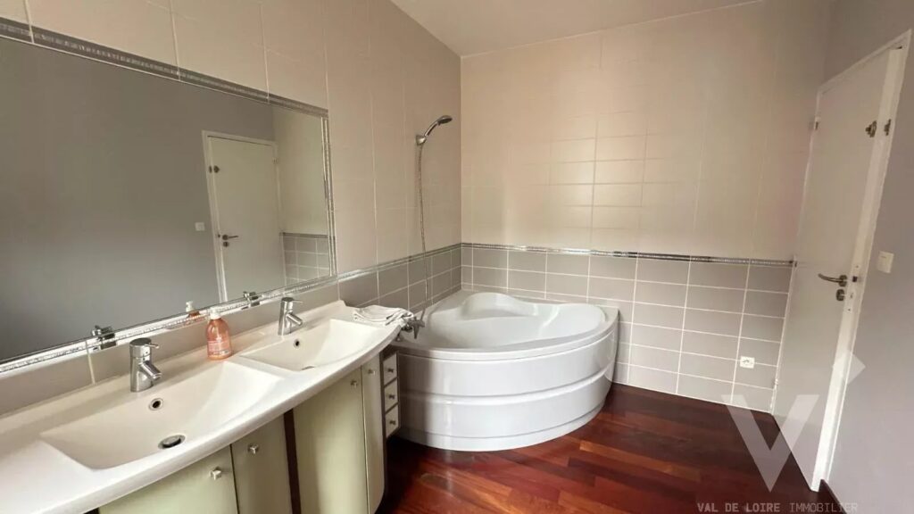 Appartement 4 pièces 165 m² · à Saint-Étienne · 165 m² · 179 000 €