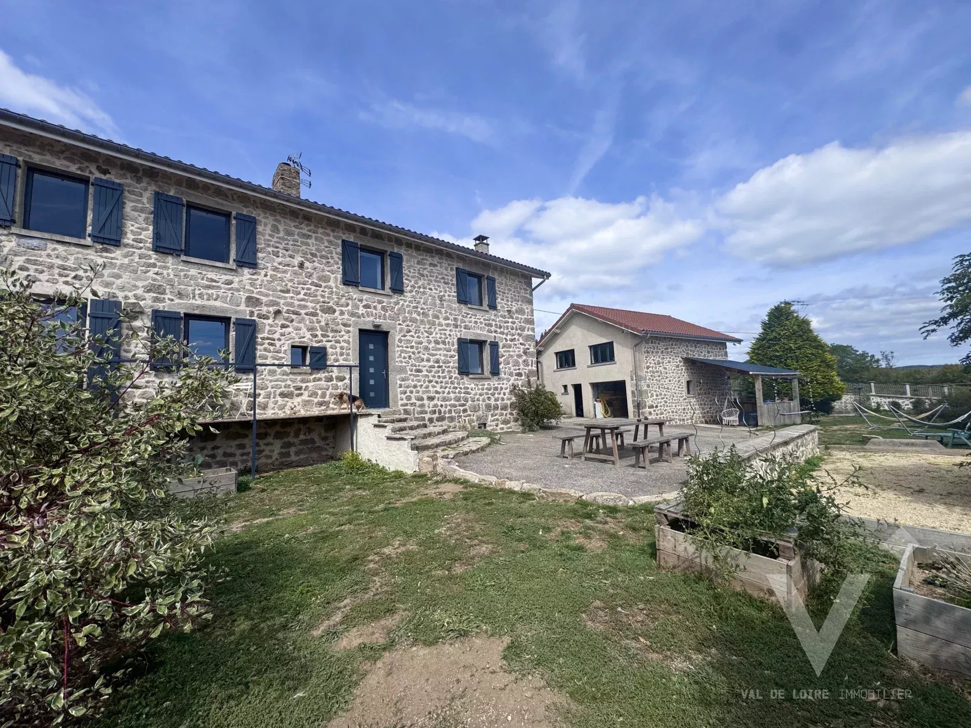 Terrain 1 pièce · à Saint-Étienne · 650 000 €